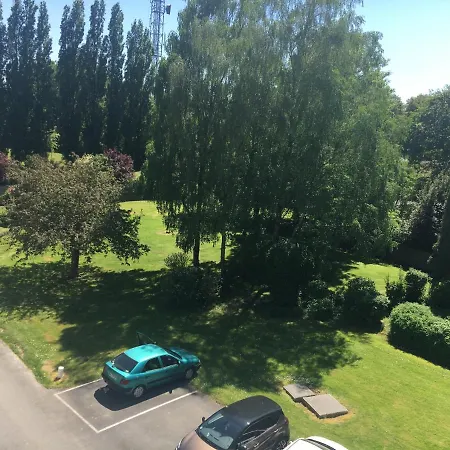 Au Parc De Fresnoy
